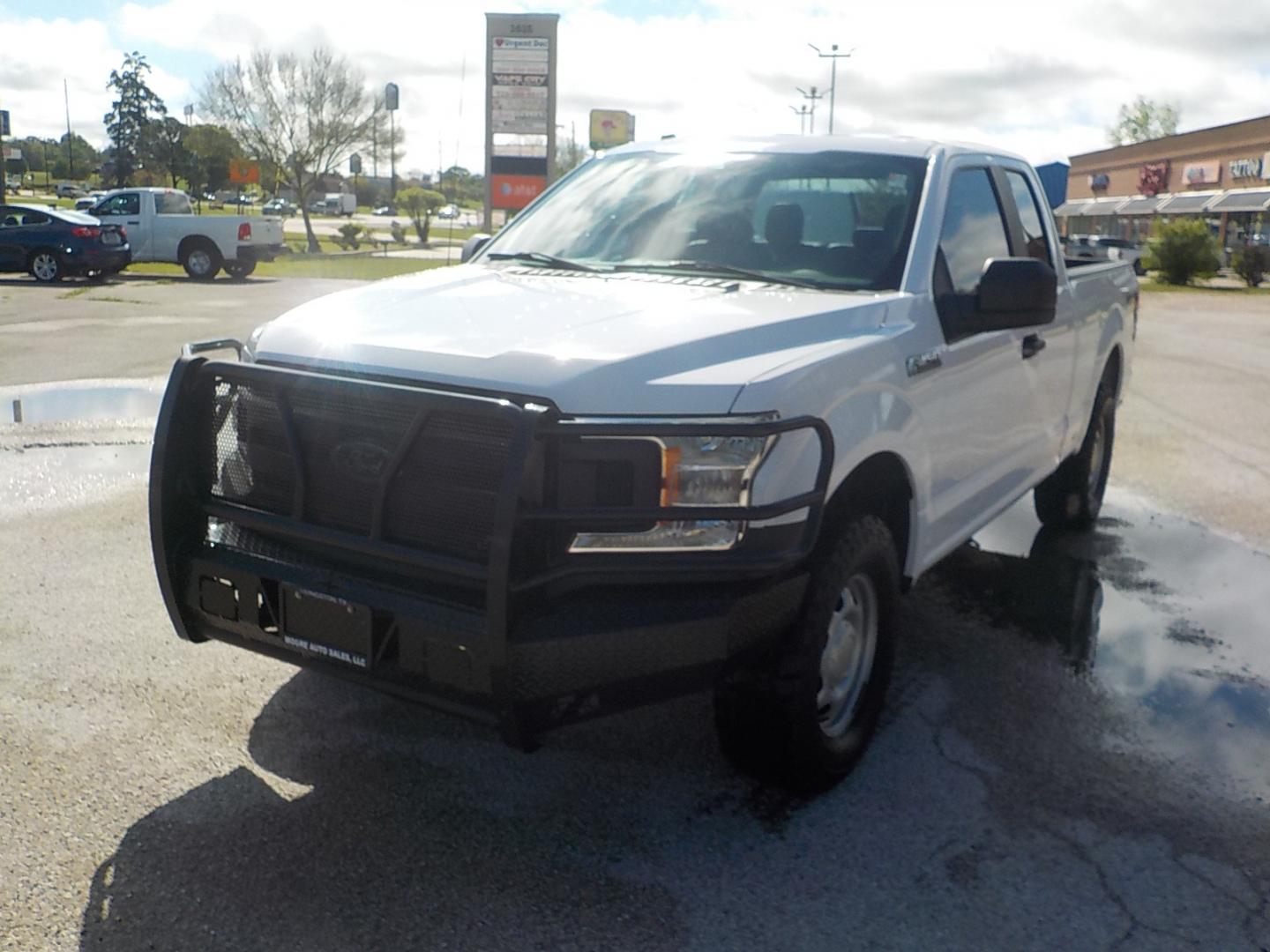 2019 White /Gray Ford F-150 XL SuperCab 6.5-ft. 4WD (1FTFX1E53KK) with an 5.0L V8 OHV 16V engine, 6A transmission, located at 1617 W Church Street, Livingston, TX, 77351, (936) 327-3600, 30.710995, -94.951157 - If anyone needs a nice work truck come help yourself! - Photo#3